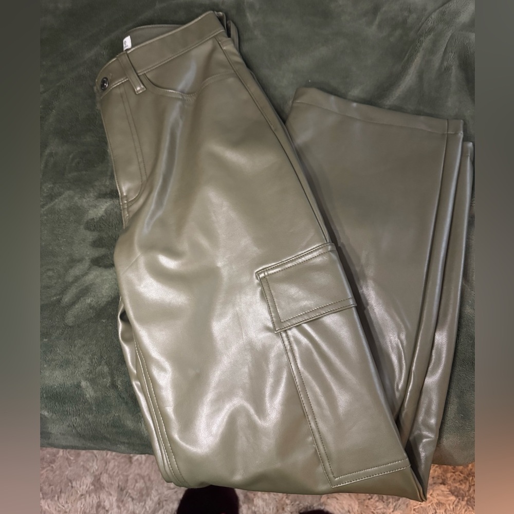 ABERCROMBIE AND FITCH THE 90s RELAXED HIGH RISE 
LEATHER CARGOS